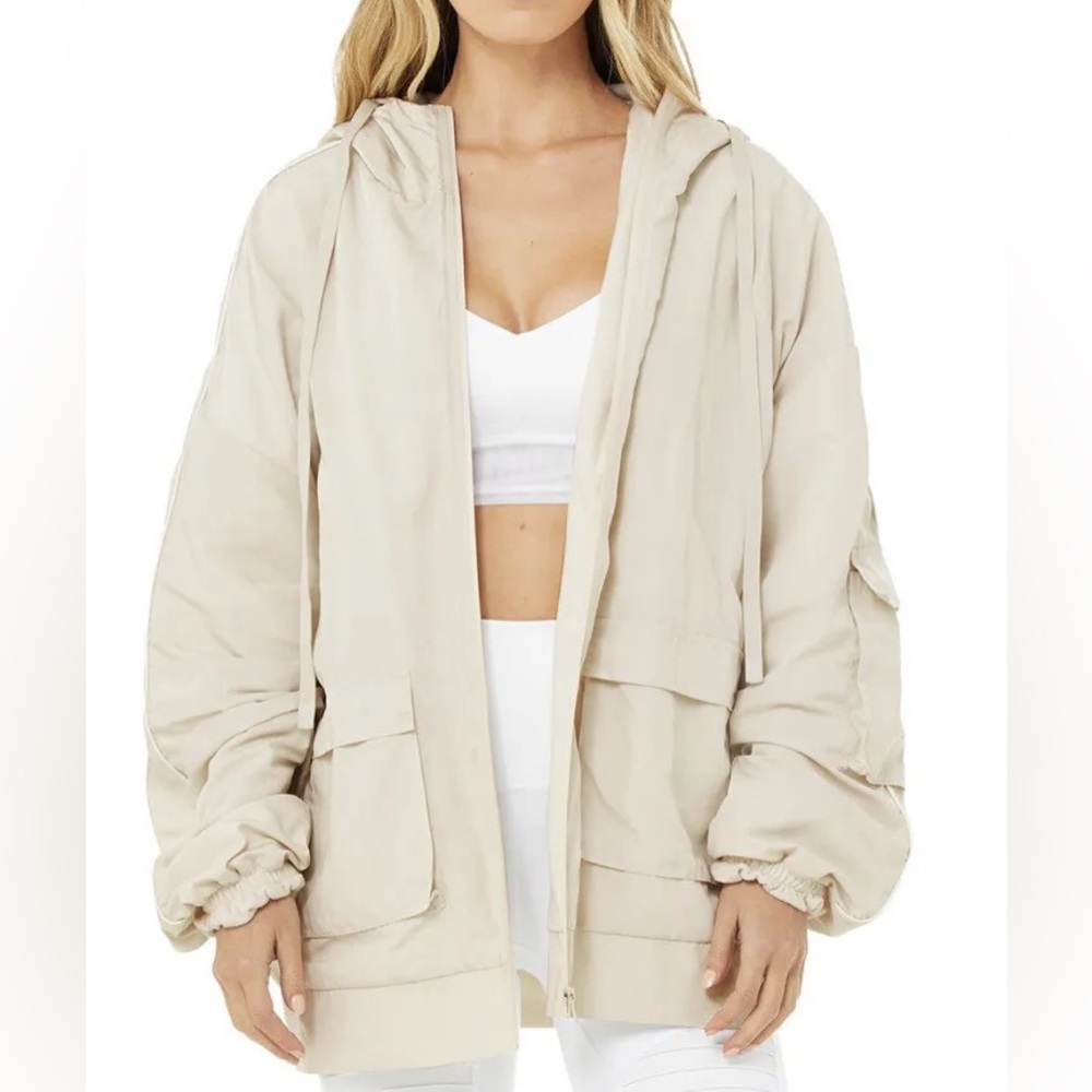 Alo Yoga Reversible Legion Jacket in Bone/White Size XS